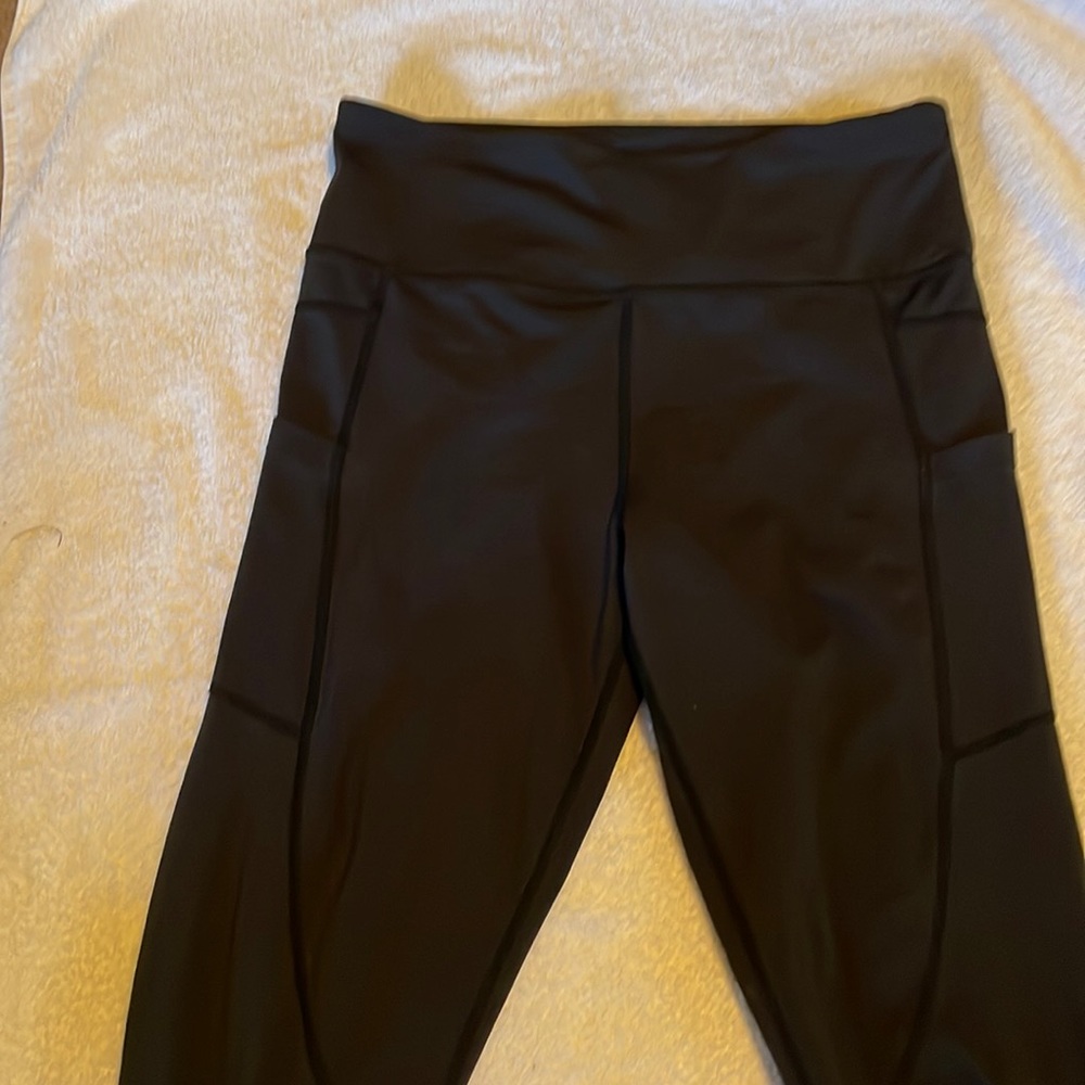 Zyia black pocket light tight high rise leggings g 8-10